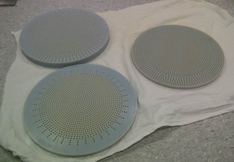 Métamatériaux : Superstrat utilisant la Transformation d’Espace pour élargir le faisceau d’une antenne, réalisé à l’aide d’une imprimante 3D