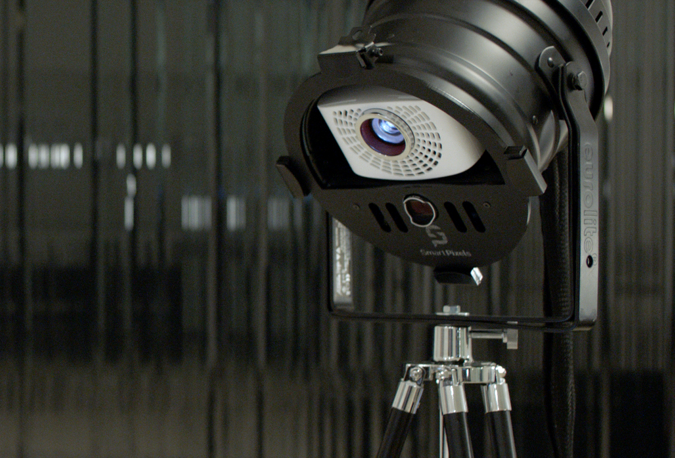 Le projecteur développé par SmartPixels permet de diffuser une vidéo sur un support 3D mobile.